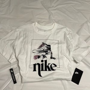 Women’s Nike T-shirt